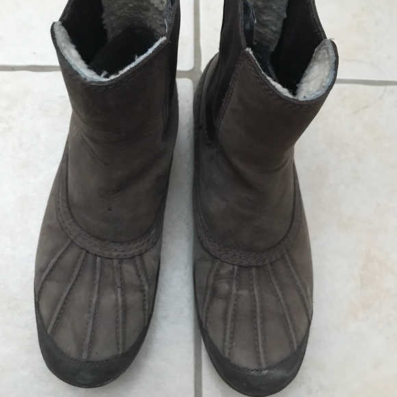 Brown Duclair UGG boots - Size 8 - Picture 3 of 12